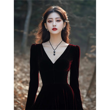 敬酒服主持人年会礼服裙高端轻奢小众气质名媛红色丝绒V领连衣裙