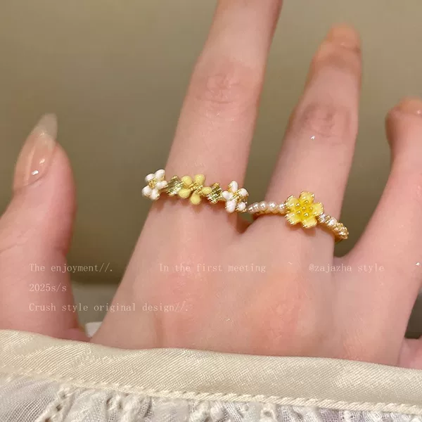 Daisy Flower Pearl Ring Women's 2025 New Niche Design Exquisite Finger Ring Light Luxury High-grade Finger Ring Trendy
