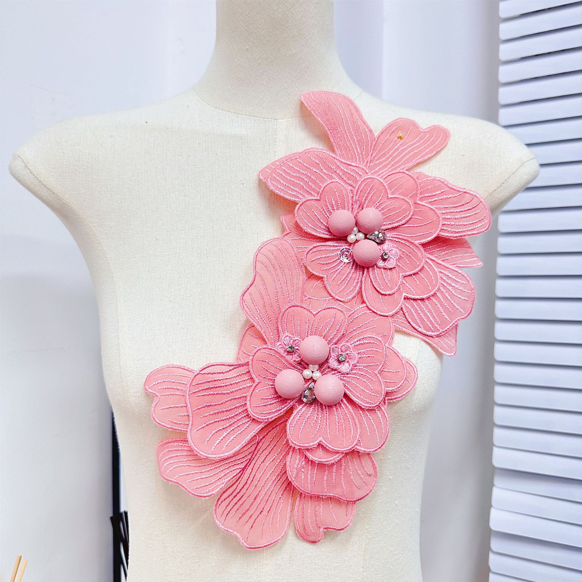 Parches de tela floral, broches y apliques de ropa con bordado de cuentas, accesorios DIY para vestidos de novia y faldas, superventas transfronterizos. image 7