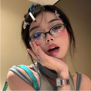 2024�¿�tɫС��СĘ�������R��Ů���{�����R��������E�A���l