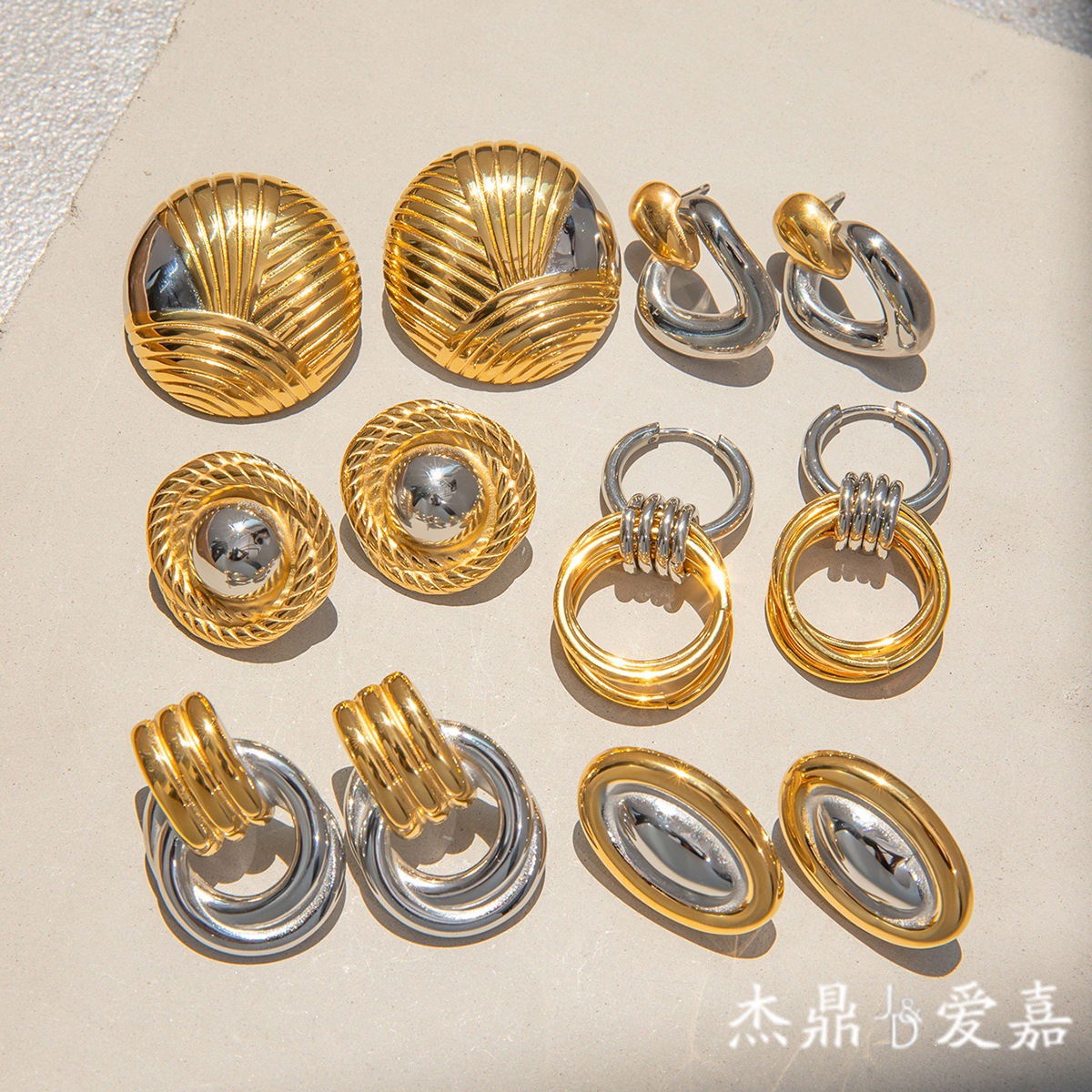 JEDING Europa y los Estados Unidos aretes de acero inoxidable colgante en joyas de orejas de oro de titanio 18k aretes de acero lujosos y de alta calidad