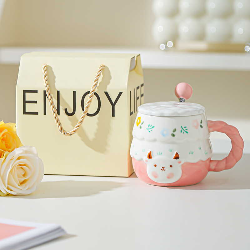 Caricatura de cordero tazas de chicas para dar a una amiga regalos de cumpleaños de alto valor facial estudiantes lindos y pequeños regalos prácticos chicas