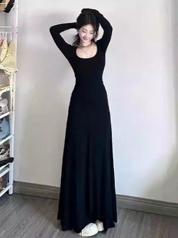 赫本风黑色修身包臀长袖连衣裙女2025秋冬新款气质收腰显瘦长裙子|undefined