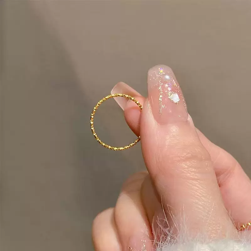 日韩简约轻奢1mm满天星戒指 ins小众设计钛钢镀18k金尾戒素圈指环