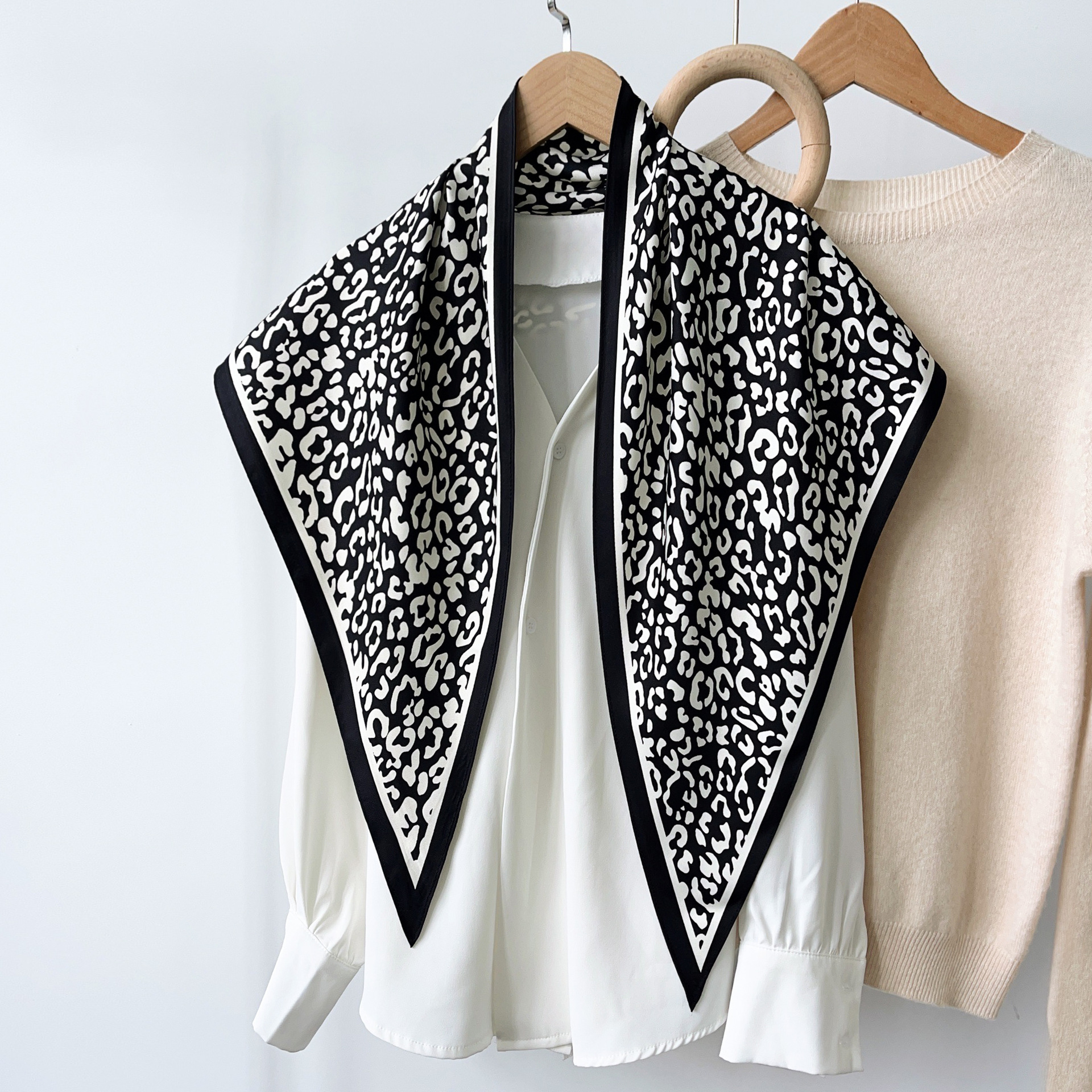 2025 nuevo estilo verano todo-fósforo cintura a juego camisa traje de mezclilla chal seda de sarga toalla triangular de moda fresca