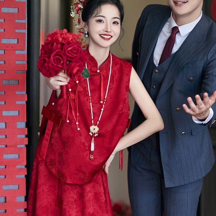 High-Waisted Red Elegant Wedding Outfit for the Bride, Slim-Fit Two-Piece Set for Photography High-Waisted Red Elegant Wedding Outfit for the Bride, Slim-Fit Two-Piece Set for Photography