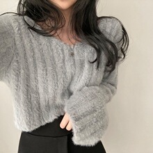 韩版仿水貂绒温柔风毛衣女2026秋冬宽松慵懒短款v领针织衫上衣女