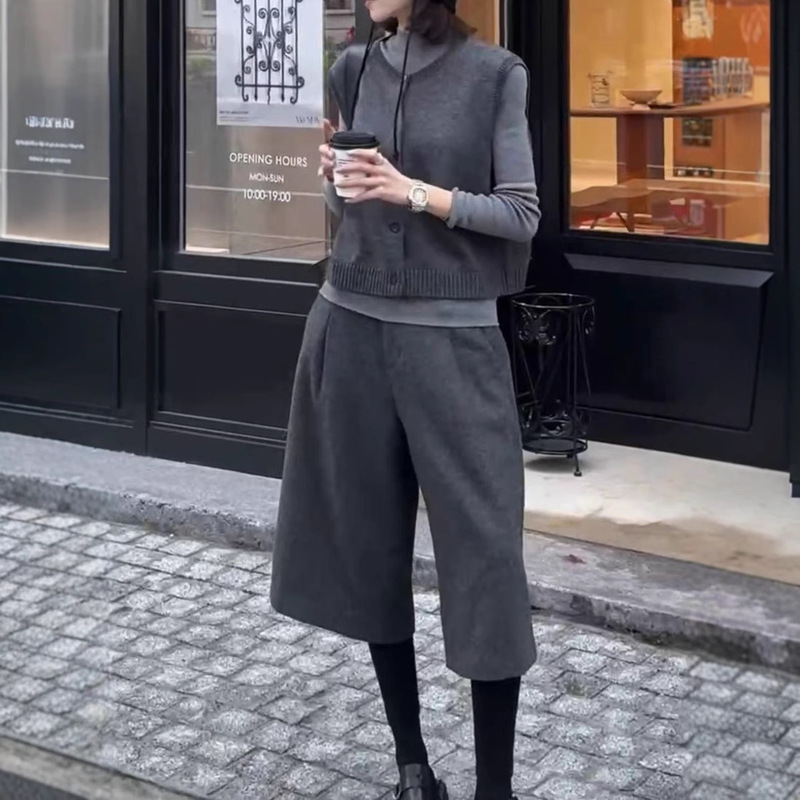 High-End Gray Cropped Woolen Casual Pants for Women in Winter New Style Slimming Look Elegant Fashionable Loose Wide-Leg Pants