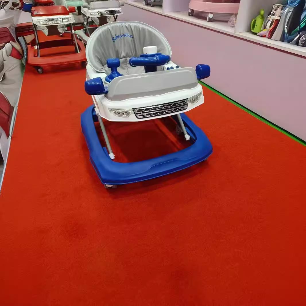 Baby walker multifuncional anti-rollback anti-piernas para bebés de un año de edad puede sentarse en un paseo asistido de cuatro ruedas.