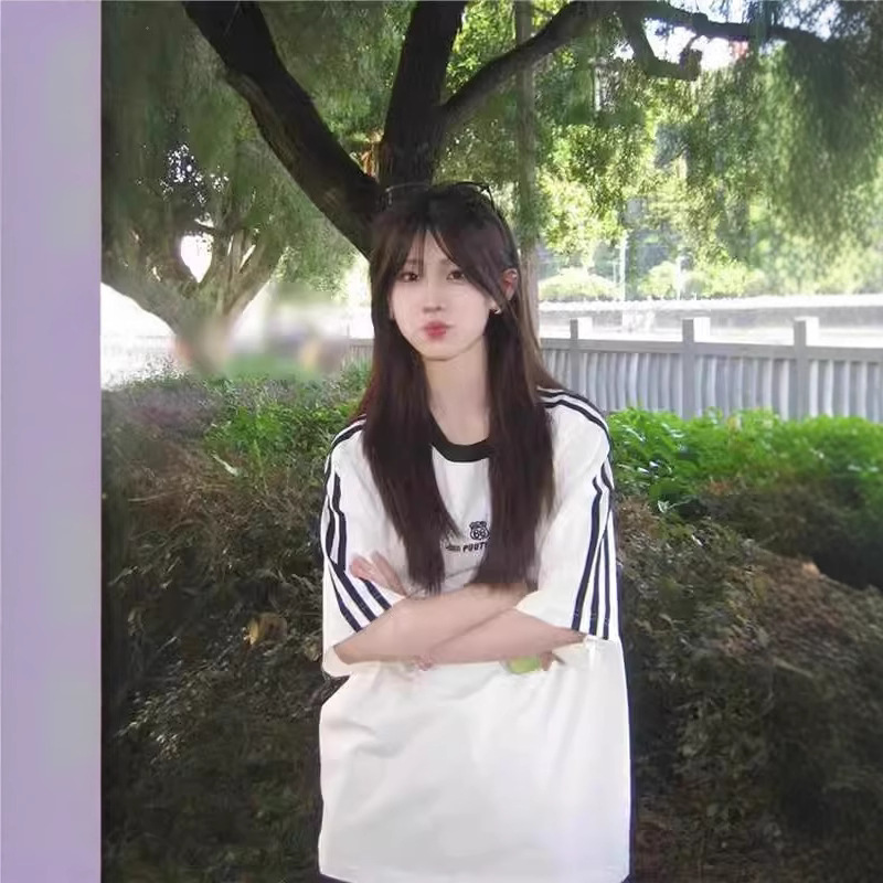 미국식 대학 스타일 세 줄무늬 흰색 반팔 티셔츠 여성용 여름 2026 신상 중학생 커플 반팔 상의