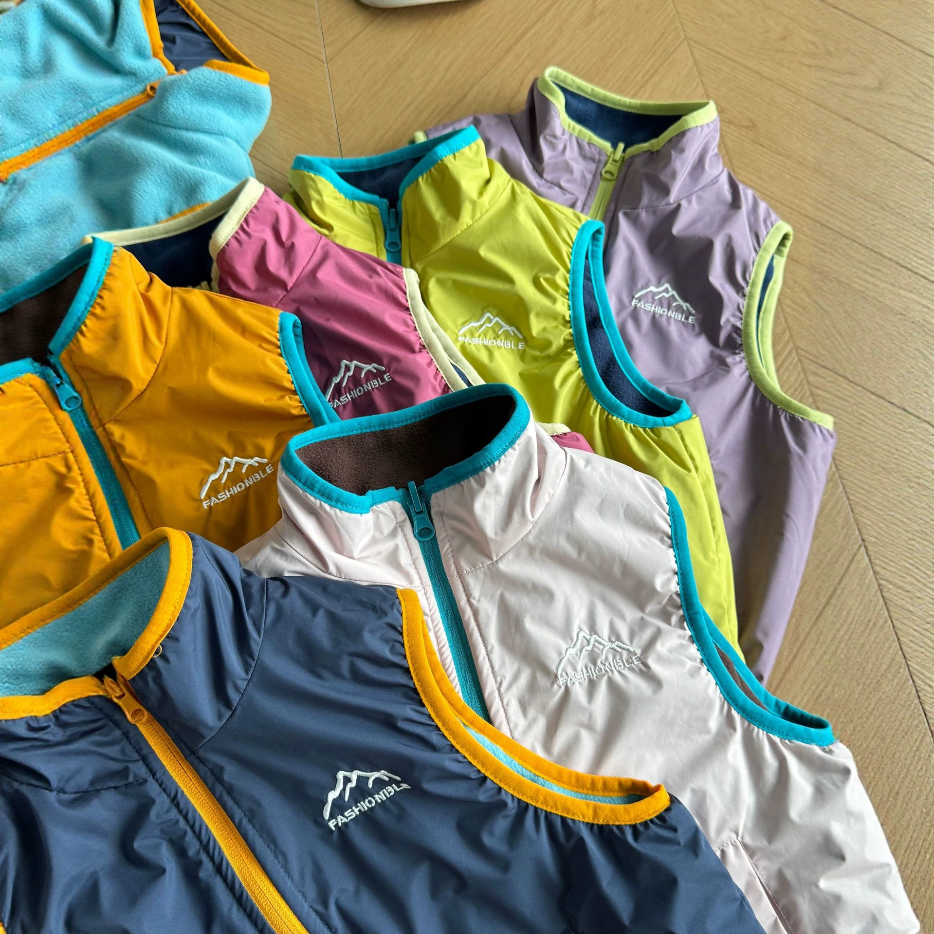 26 children's autumn and winter new double-sided soft shell jacket outdoor vest for boys and girls fleece vest foreign trade