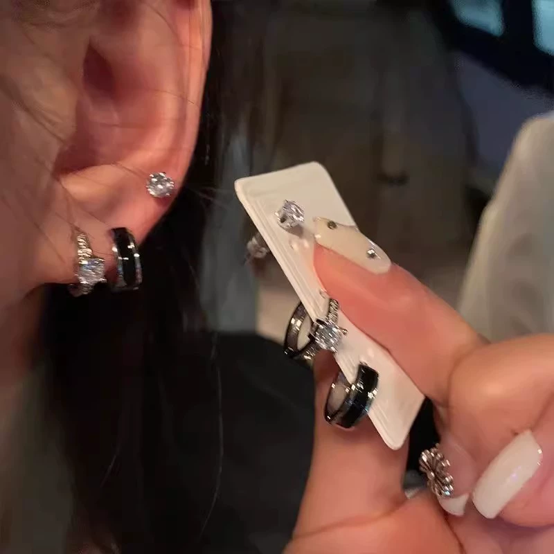 Brand universal small earrings from pearl