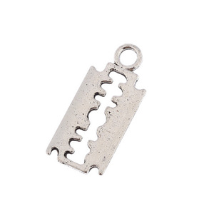 Cross-border hot selling personalized all-match jewelry accessories retro small blade alloy necklace pendant pendant