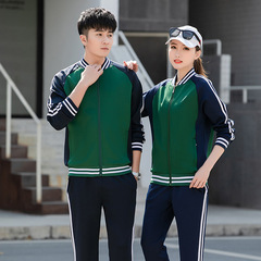 春秋の中学校の学生の制服は色を合わせてセットします。