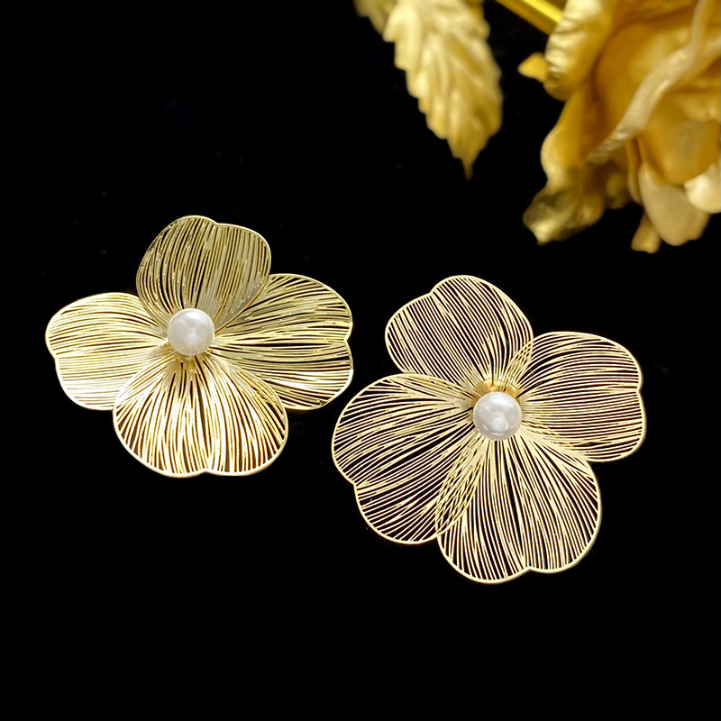 1 Paar Dame Blume Inlay Sterling Silber Kupfer Künstliche Perlen Ohrstecker display picture 3