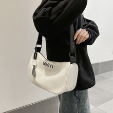休闲大容量尼龙帆布包包女2024新款时尚单肩包百搭宽带斜挎枕头包