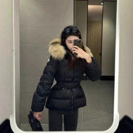 女式T恤;女式牛仔裤;羽绒服