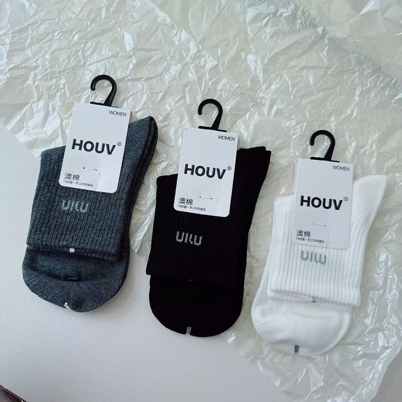 HOUV澳棉袜子女秋季中筒袜平面透气纯色字母无骨缝合运动袜3329