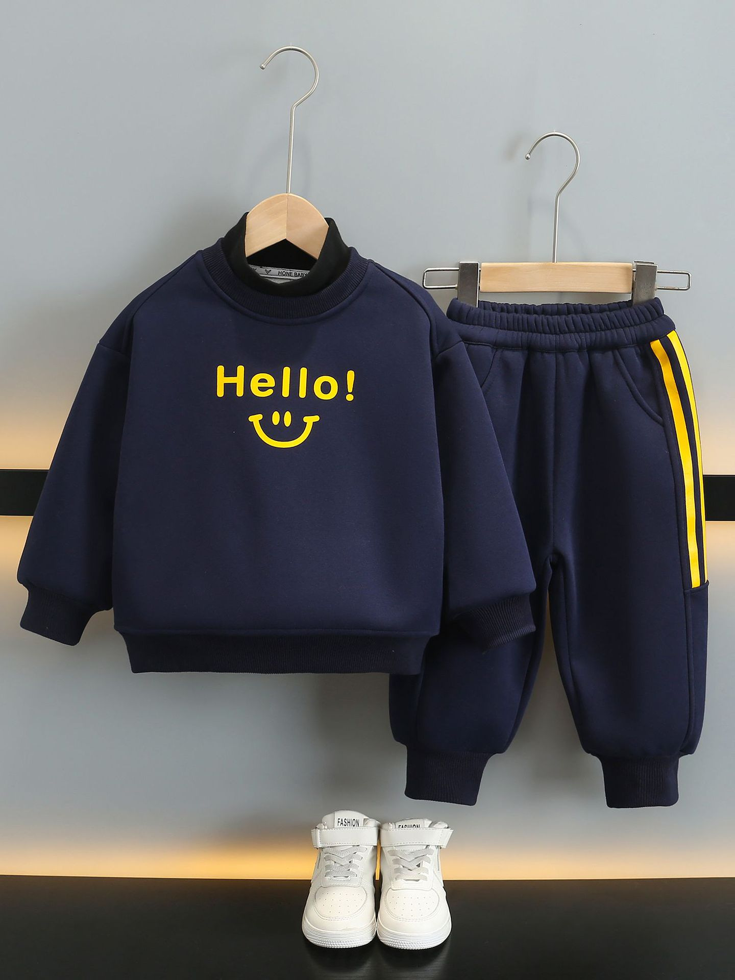 6742 niños más traje de terciopelo para niños modelos de otoño e invierno 2025 nuevo suéter de dos piezas para bebés y niños guapos image 4