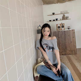 徐若晗同款夏季新款珍珠腊肠狗斜肩T恤女设计感时尚减龄百搭上衣
