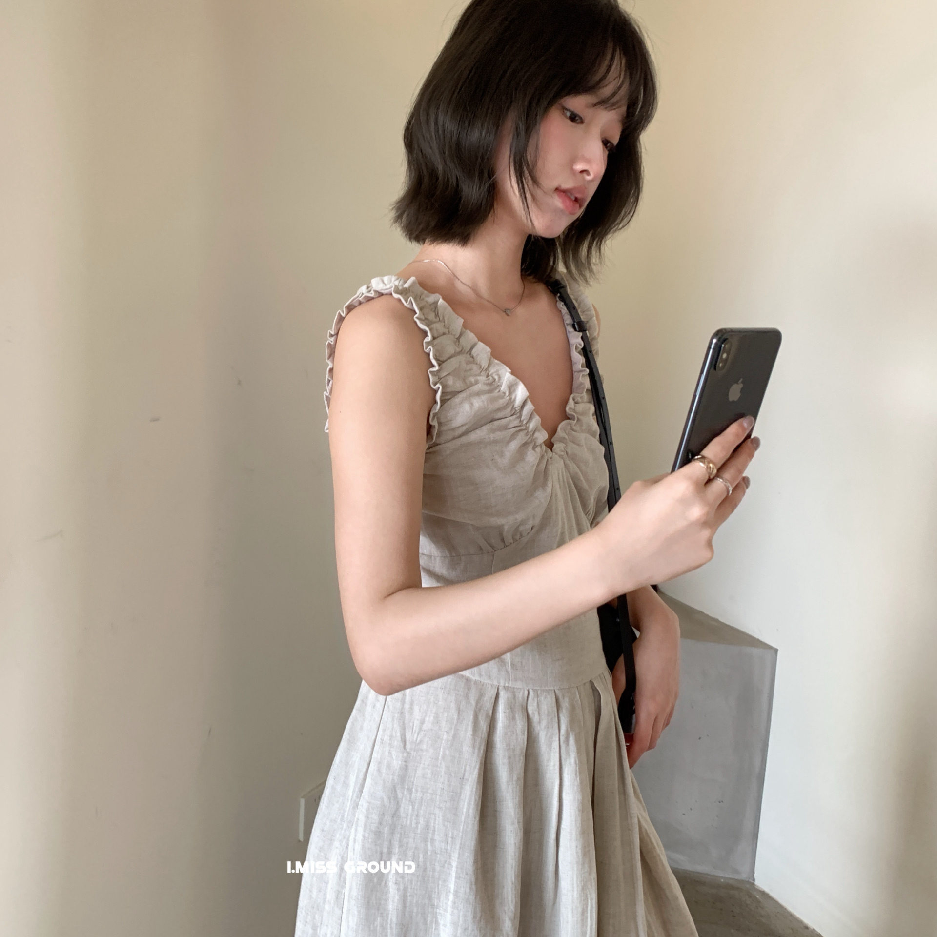 Đầm maxi nữ V  xếp ly chất liệu Lyocell dáng A suông — màu trắng, yến mạch