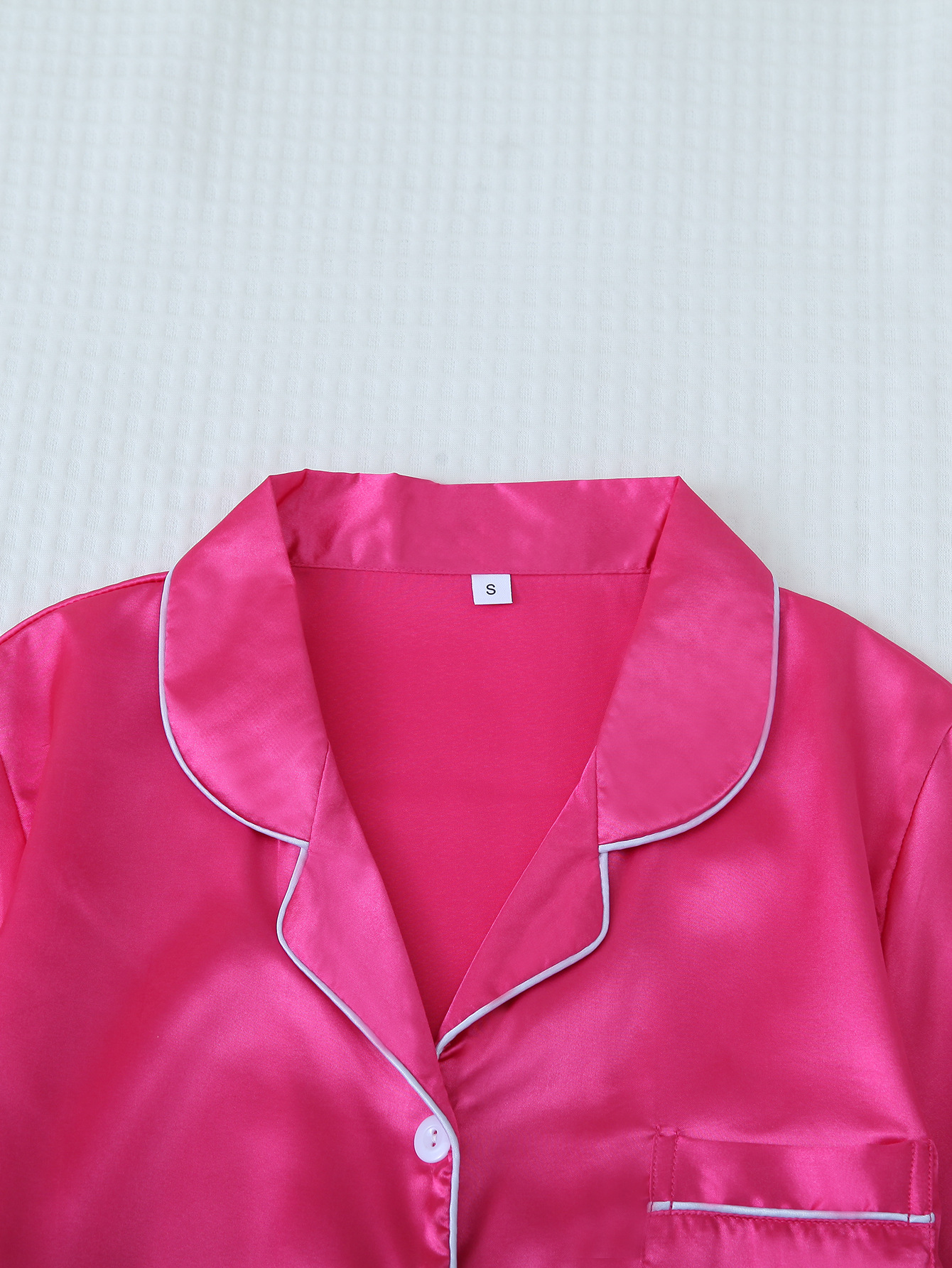Dames satin pyjama set met korte mouwen en lange broek_voghion.com