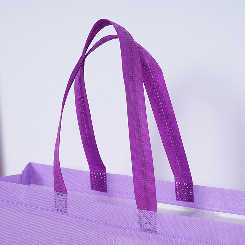 Bolsa de tela no tejida de hombro trasera impresa logotipo auto costura portátil protección ambiental bolsa para llevar publicidad envasado de ropa