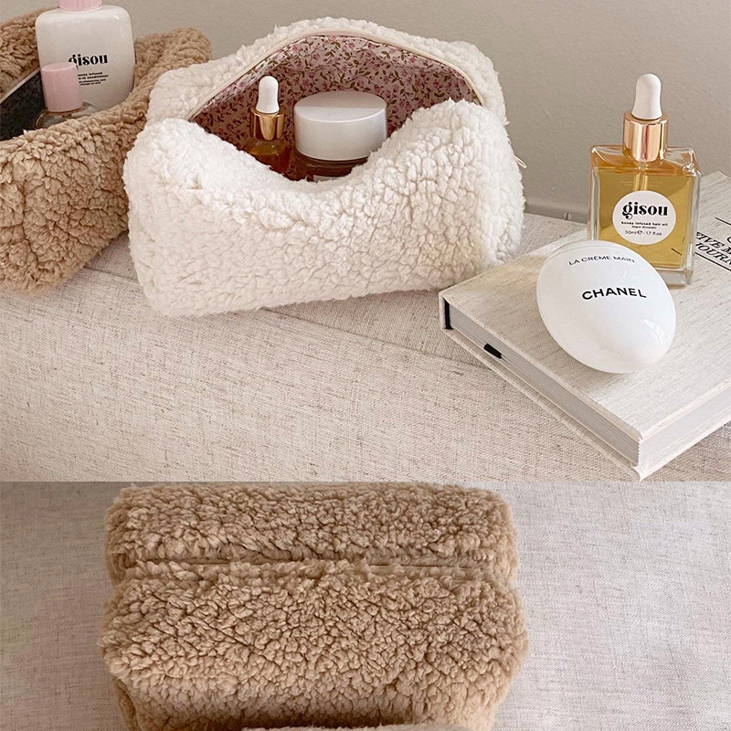 Bolsa de cosméticos de terciopelo de peluche transfronterizo Estilo japonés lana de cordero fresco Cosméticos Artículos de tocador bolsa de almacenamiento de viaje