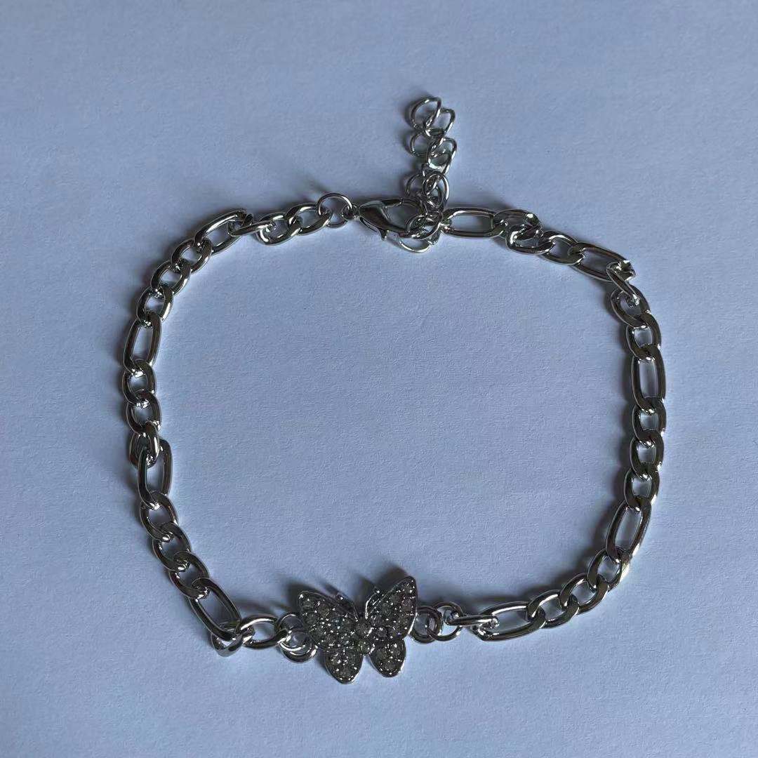Chaînes de cheville papillon simples cloutées de diamants en été, mode de niche, design de style cool, accessoires de pied personnalisés_voghion.com