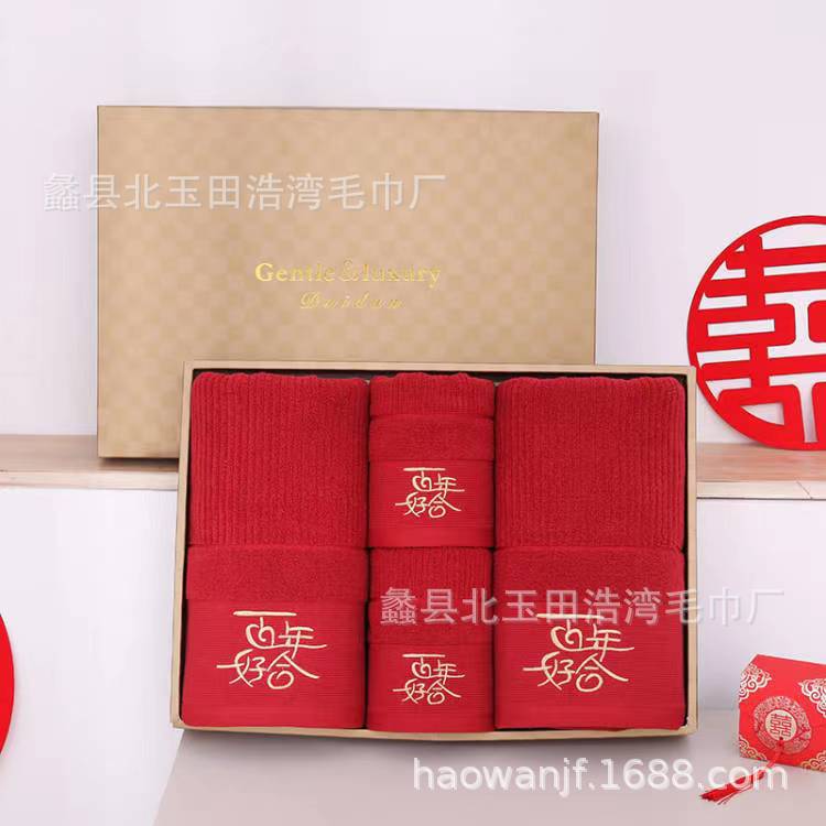 Красное вино в полоску сто лет хороший набор из четырех предметов