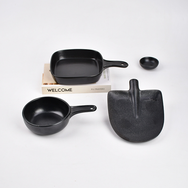 Placa de cerámica japonesa con mango Placa de horneado negro redondeada cuadrada Placa de horneado negro de 6 pulgadas Placa de 7 pulgadas Placa de 8 pulgadas