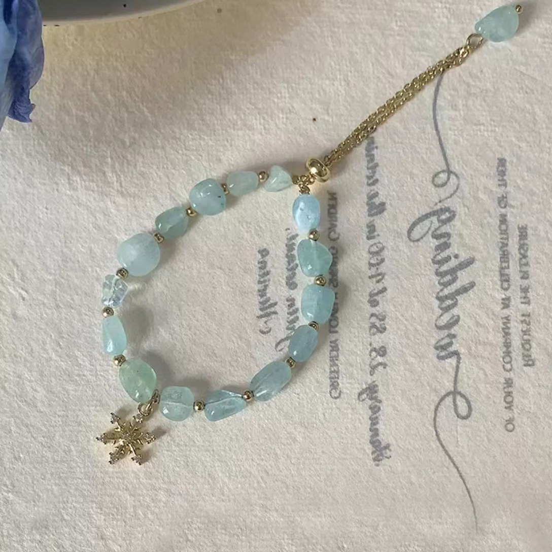 Elegant sophisticated adjustable bracelet with zircon