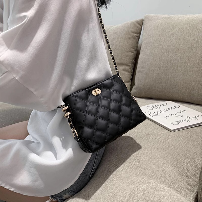High-End Small Handbag for Women 2026 New Trendy Fashion Crossbody Bag Versatile Ins-Style Quilted Chain Bag