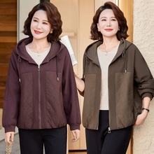 2025新款妈妈秋装休闲连帽外套洋气中老年女装春秋时尚夹克衫上衣
