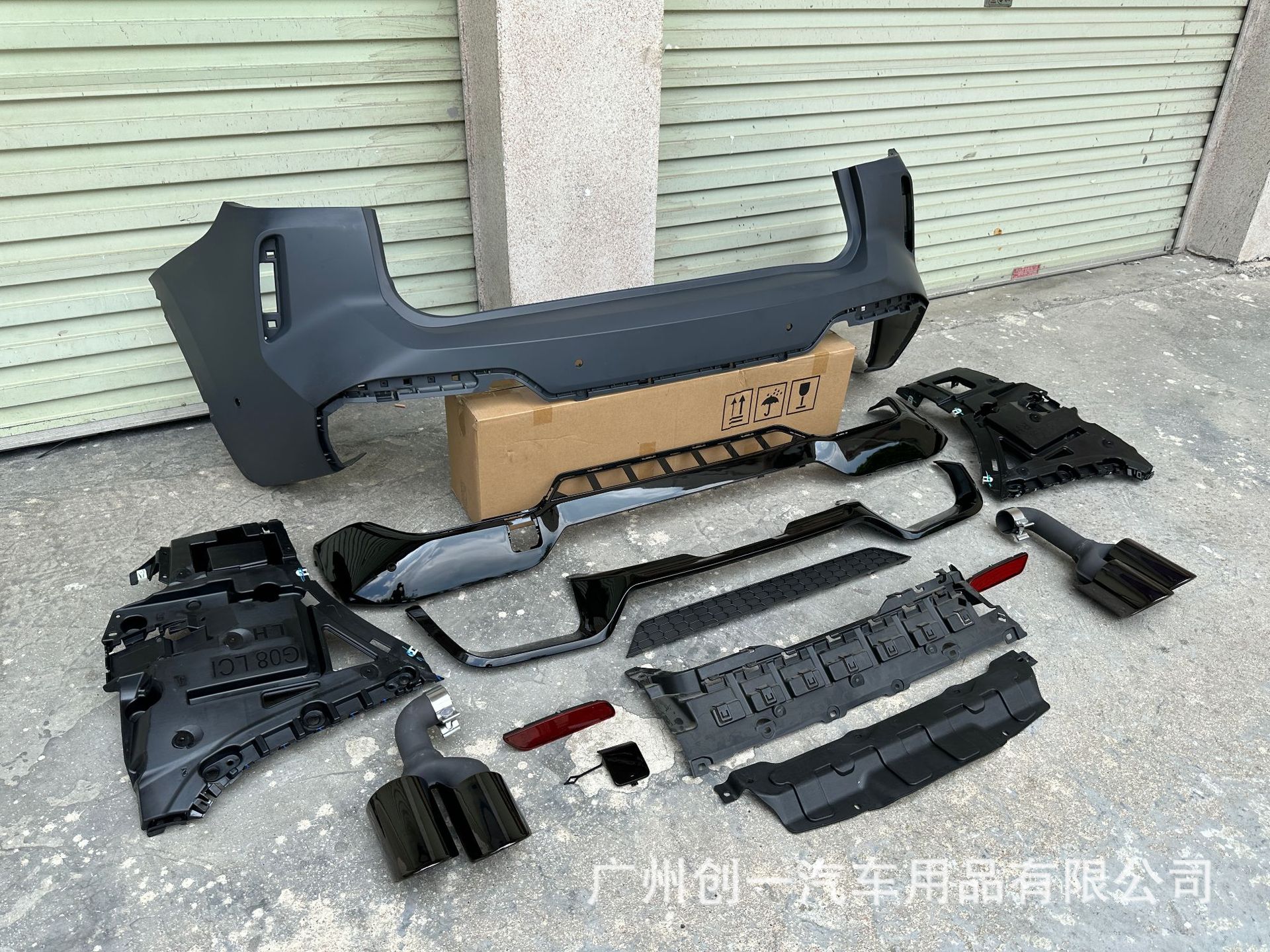 Suitable for BMW X3G01 G08 early-stage modification to F97X3M wide-body kit with front bumper, rear bumper, wheel arches, and side skirts