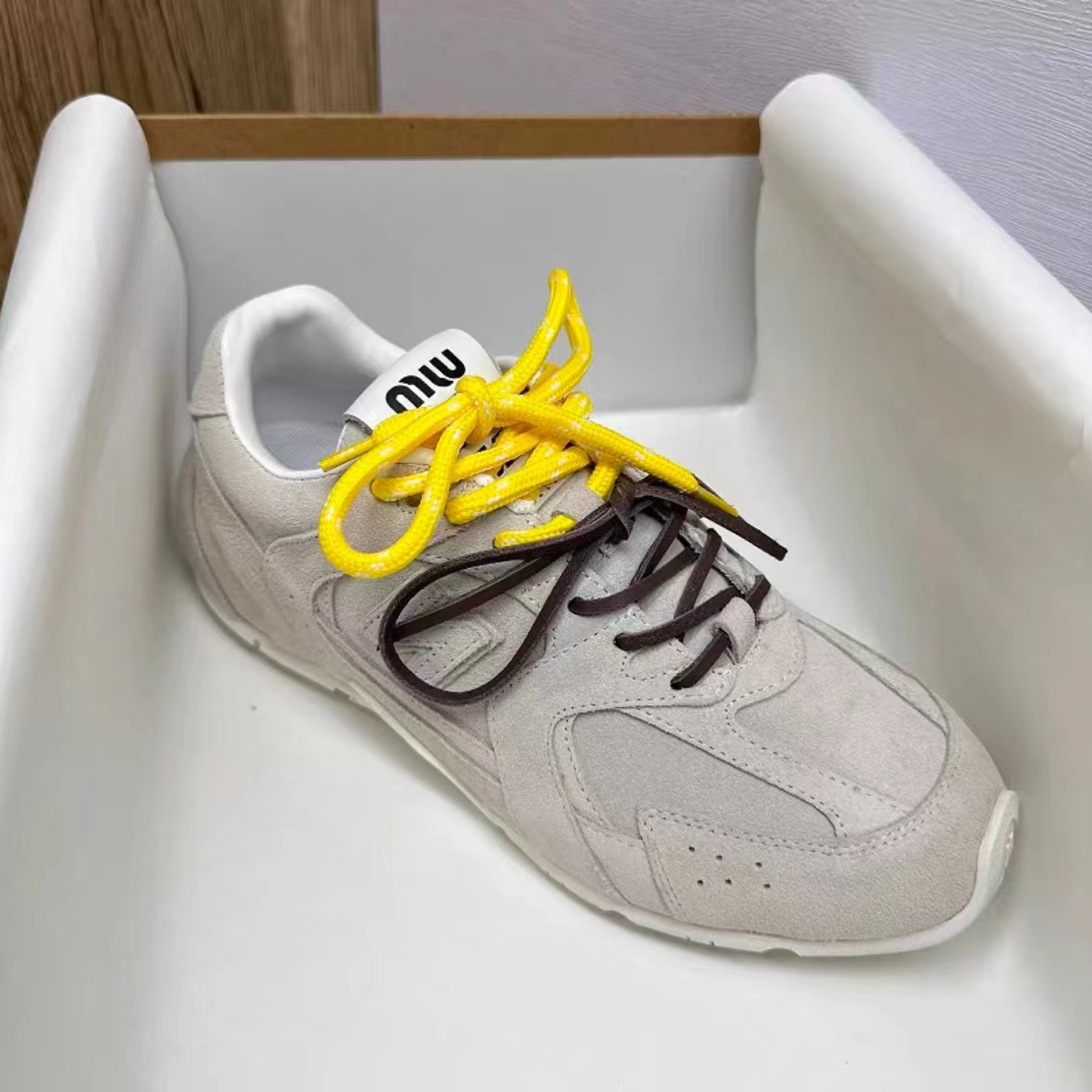 White light gray leather (import high mercerized calfskin)