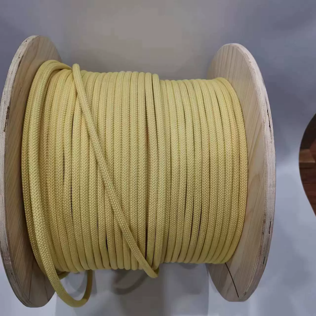 Двуязычный текстильный 8 мм арамидный многожильный канат, заполненный усиленным канатом, подъемный проводящий канат, изолированный Тяговый канат