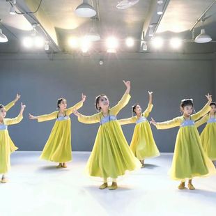 On the Spring Mountain Children's Day Performance Costume Hanfu Children's Female Classical Dance Costume There is a girl rouge makeup