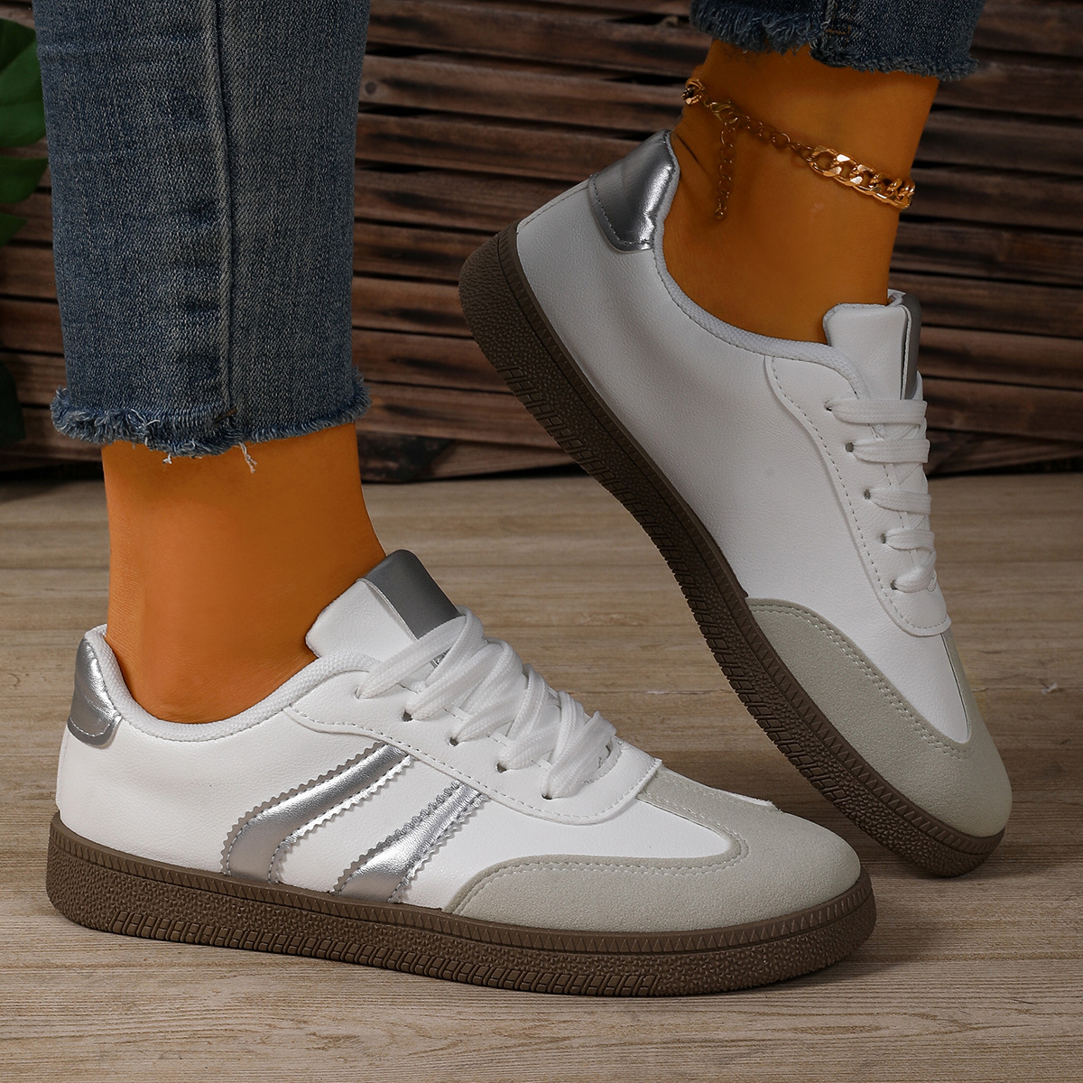 Zapatos de entrenamiento de base plana para mujeres 2025, primavera y otoño, zapatos de skate de comercio exterior de tamaño grande, zapatos casuales de moda, zapatos blancos para mujeres