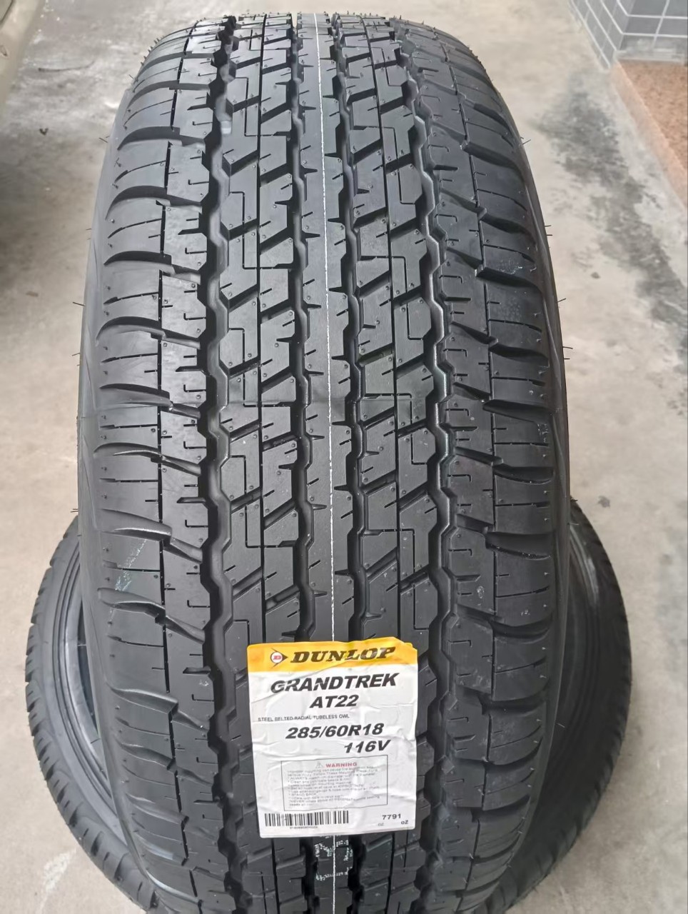 Dunlop car tire GRANDTREK AT22 SUV off-road tire 285/60R18 116V white lettering