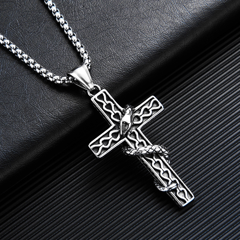 Collier pour homme avec pendentif croix totem en acier inoxydable et titane_voghion.com