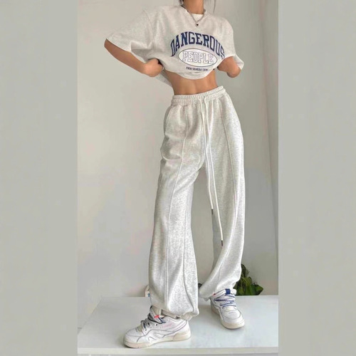 Gray American-style jogger pants with fleece lining, extra-thick fabric, high waist, casual straight-leg design, street-style loose fit, and elegant, flowing wide-leg silhouette