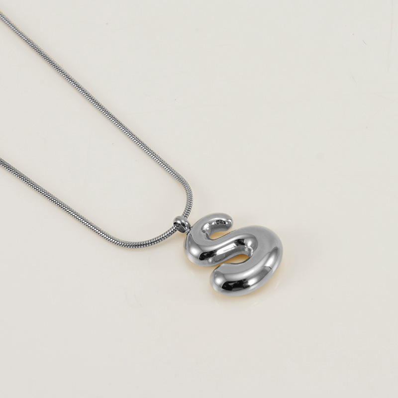 Burbujas transfronterizas 26 letras inglesas colgante brillante collar nicho universal oro acero titanio joyería collar