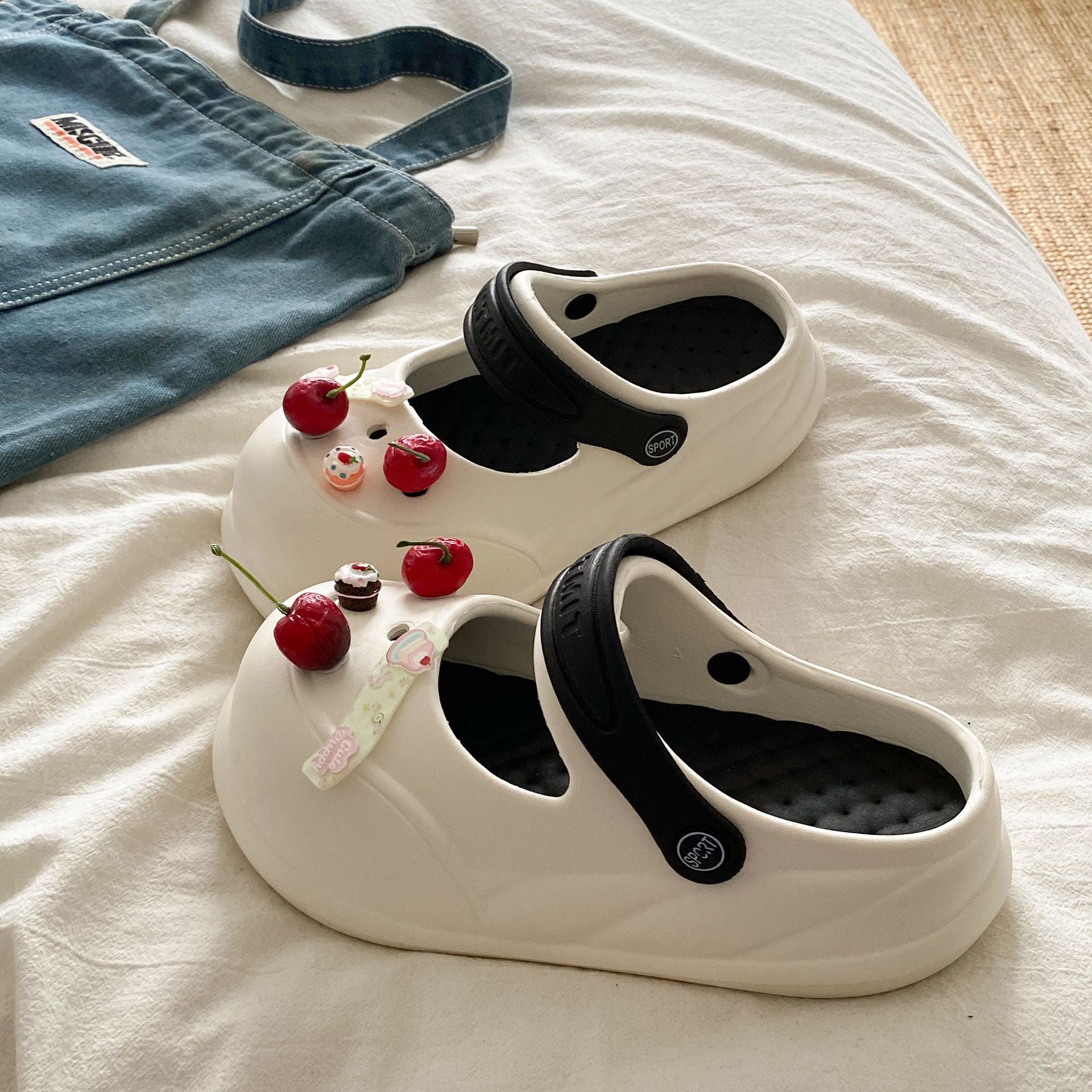 화이트 블랙 체리 케이크