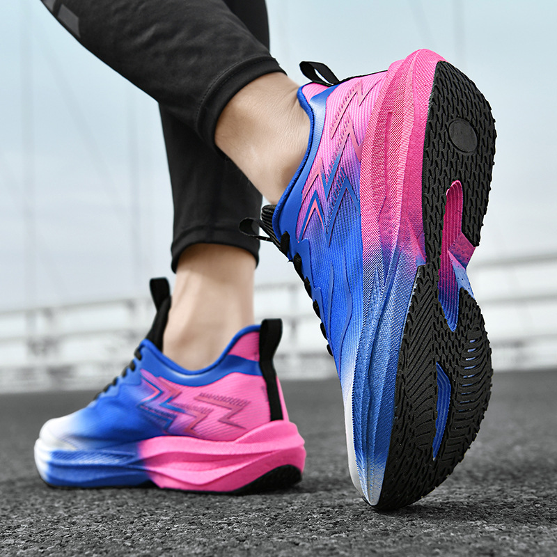 2025 nuevas zapatillas para correr de carreras transpirables con superficie de malla de tejido volador para hombres y mujeres, zapatillas de deporte casuales antideslizantes resistentes al desgaste y resistentes a los golpes