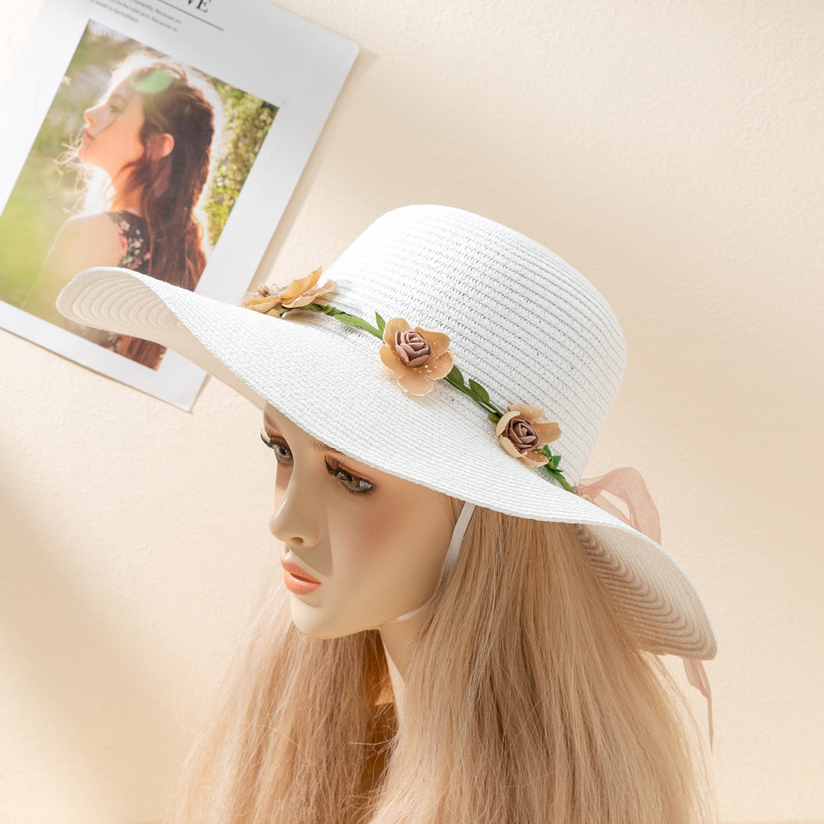 Verano nuevo ala ancha a prueba de sol playa a prueba de sol sombrero fresco estilo coreano de las mujeres de moda multicolor Garland sombrero de paja de ala grande todo-juego