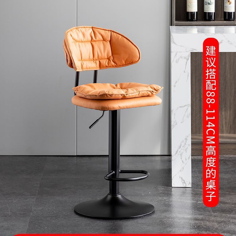 주황색 키가 큰 검은색 다리