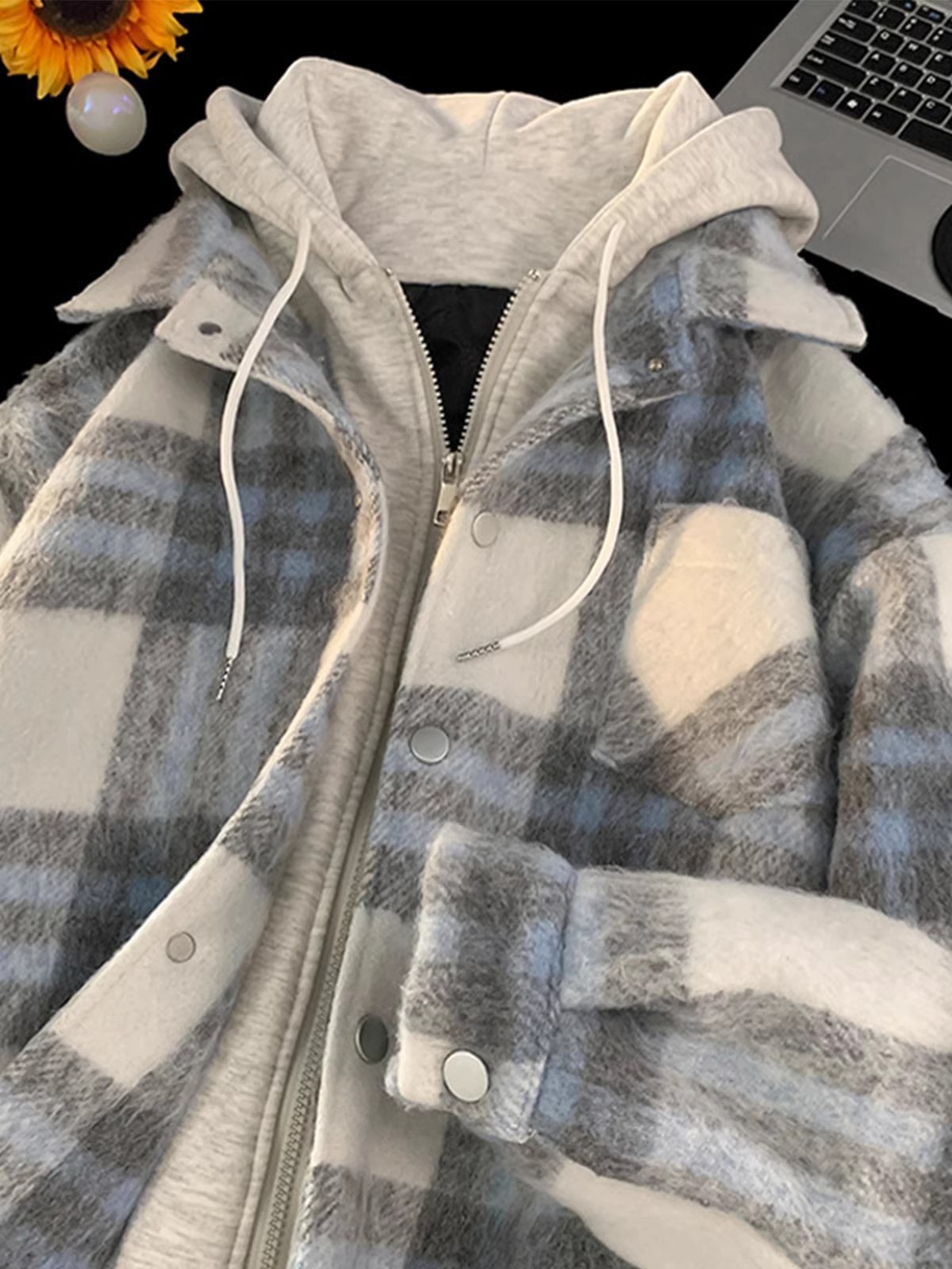 Nuevo estilo americano otoño e invierno falso chaqueta a cuadros de dos piezas para hombres, chaqueta con capucha de estilo de pareja de fragancia pequeña de alta gama para hombres