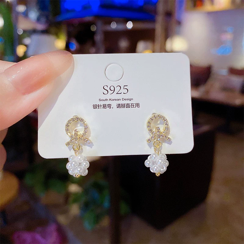 Серебряные серьги 925 пробы, жемчужные вставки, легкая роскошь европейский стиль, легкие