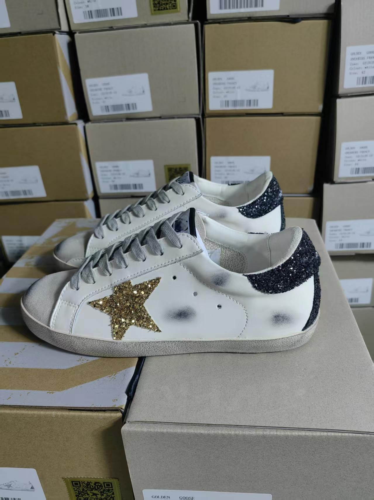 Corea del Sur viejos estrellas pequeños zapatos sucios hombres y mujeres con el mismo estilo retro casual deportes pequeños zapatos blancos 2025 nuevos zapatos sucios